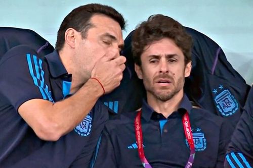 Trợ lý HLV Argentina bật khóc trong khoảnh khắc Messi tỏa sáng