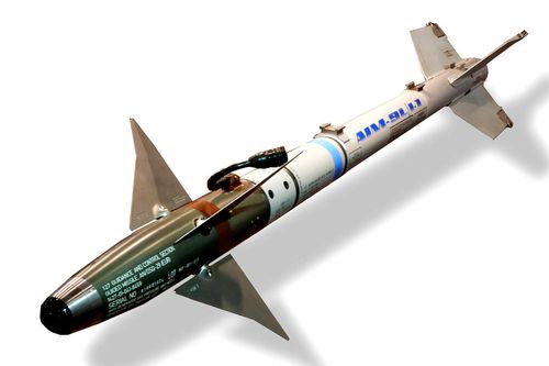 Sức mạnh nguy hiểm của tên lửa 'rắn đuôi chuông' AIM-9X