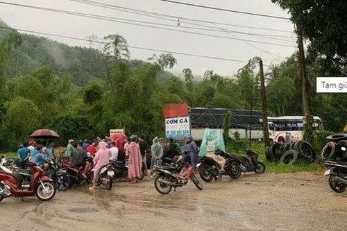 Tạm giữ hình sự tài xế chạy lùi để lấy điện thoại khiến 3 mẹ con tử vong