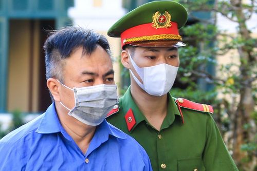 Đề nghị triệu tập người tố cáo đến phiên xử cựu giám đốc BV Mắt TP.HCM