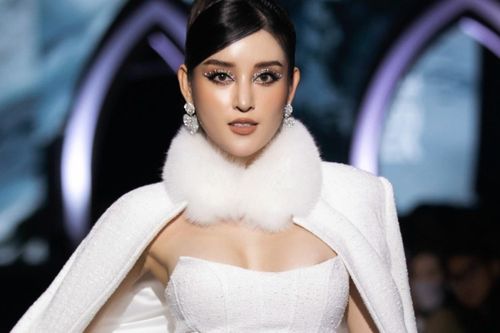 Huyền My dắt chó Poodle lên sàn diễn và loạt khoảnh khắc khó quên