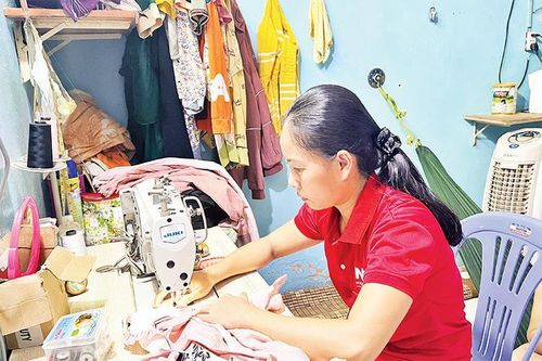 Khi công nhân 'tăng ca' ngoài doanh nghiệp
