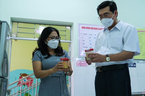 Lãnh đạo Sở GD&ĐT Cần Thơ kiểm tra vệ sinh an toàn thực phẩm tại trường học