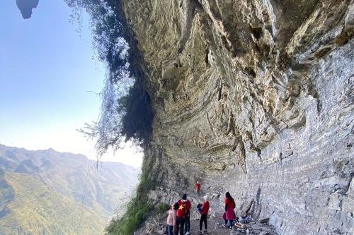 Kỳ vĩ cung đường đi bộ chinh phục Vách đá trắng Hà Giang