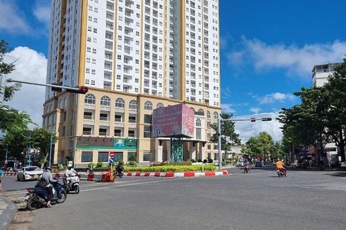 Bắt nhóm bị can đánh người chồng bỏ chạy, ép vợ lên xe đưa đi tra hỏi