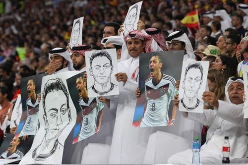CĐV Qatar 'đòi công lý' cho Mesut Oezil trong trận đấu của tuyển Đức