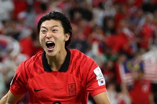 Nam thần Cho Gue Sung lập kỷ lục châu Á tại World Cup