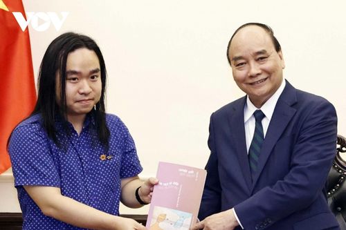 Chủ tịch nước gặp du học sinh 21 tuổi - người dịch Truyện Kiều sang tiếng Anh