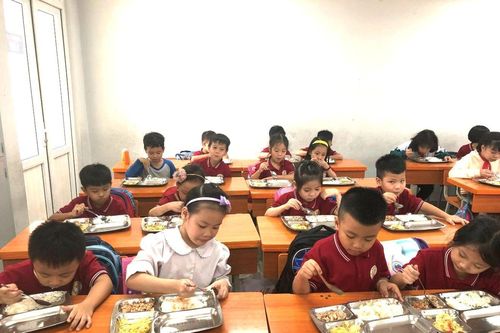 Địa phương tăng cường kiểm soát, đề phòng ngộ độc thực phẩm trong trường học