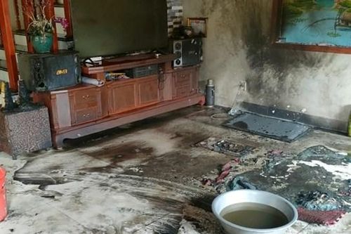 Vụ 3 con gái đốt nhà mẹ ở Hưng Yên: Người mẹ sức khỏe 'vẫn rất yếu'