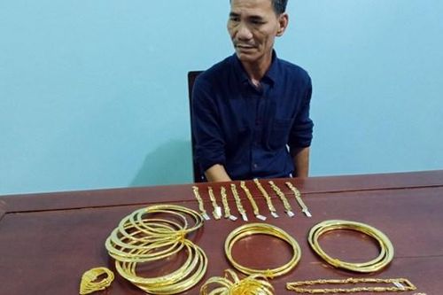 Quảng Ngãi: Bắt phụ xe trộm túi vàng trị giá 400 triệu đồng