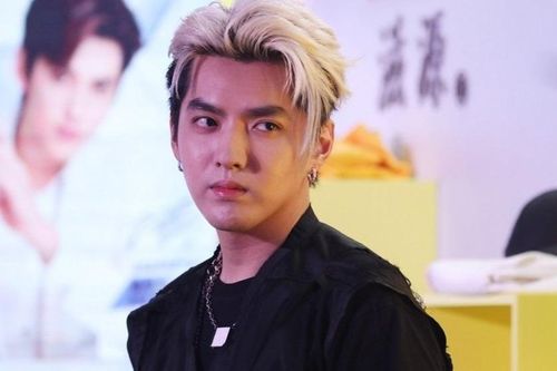 Ngô Diệc Phàm suy sụp