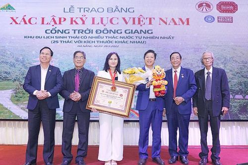 Khu du lịch Cổng Trời Đông Giang lập kỷ lục Việt Nam