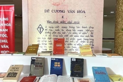 Trưng bày tư liệu về xây dựng và phát huy giá trị văn hóa, sức mạnh con người Việt Nam