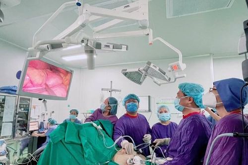 Phục hồi thành bụng cho bệnh nhân thoát vị tam giác thắt lưng bên phải