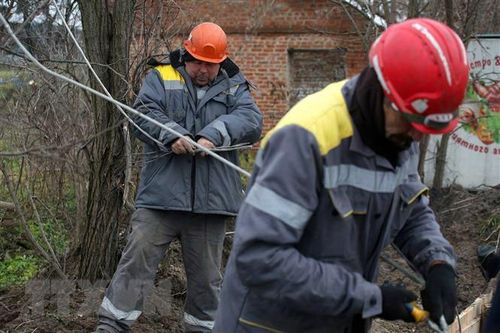 Mỹ hỗ trợ Ukraine khôi phục mạng lưới điện bị hư hại do xung đột