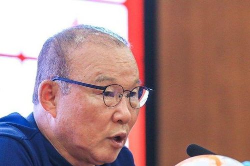 HLV Park Hang Seo: 'Đừng nghĩ ĐT Việt Nam sẽ thua Dortmund'