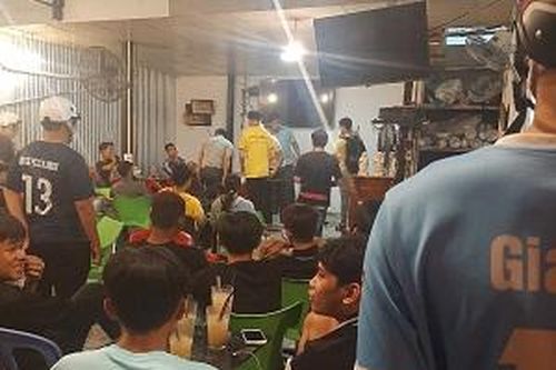 Triệt phá ổ cá độ World Cup trong quán cà phê