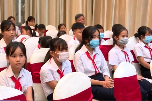 Học bổng 'Vượt khó vì tương lai' lần thứ XX: Chắp cánh ước mơ cho học trò nghèo
