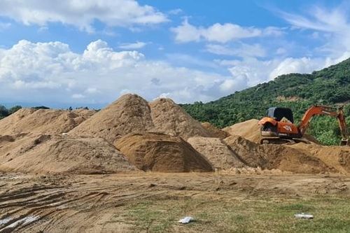Hàng trăm khối cát khai thác trái phép bỗng dưng... biến mất