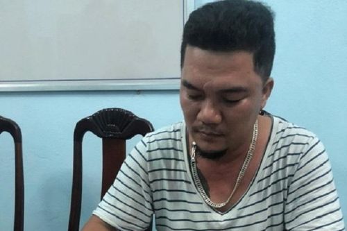 Tạm giữ hình sự kẻ cầm rựa rượt chém hàng xóm nguy kịch
