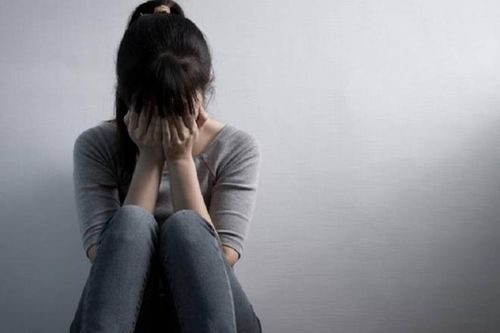 Bác sĩ xâm hại nữ bệnh nhân với lý do quá giống bạn gái cũ