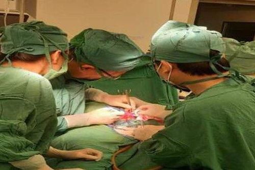 Quảng Nam: Cứu sống 2 mẹ con sản phụ dọa vỡ tử cung, suy thai cấp