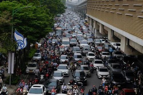 Phương tiện cá nhân tăng chóng mặt, Hà Nội thêm 10 'điểm đen' ùn tắc giao thông
