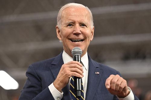 Tổng thống Biden phấn khích ăn mừng chiến thắng của Mỹ tại World Cup