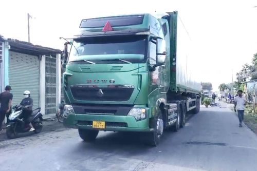 Nam thanh niên thiệt mạng khi va chạm xe đầu kéo trên tỉnh lộ