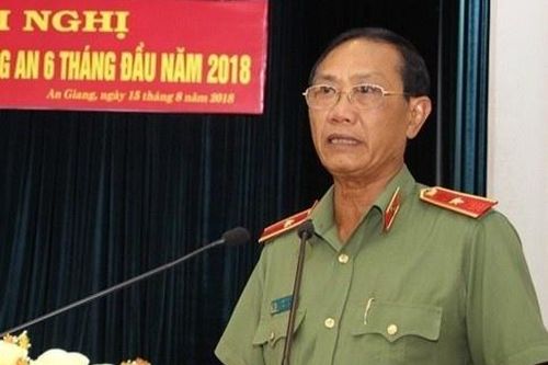 Cách tất cả chức vụ Đảng của thiếu tướng Bùi Bé Tư