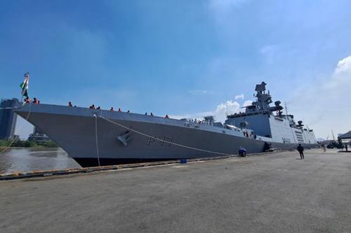 Tàu Hải quân Ấn Độ thăm TP Hồ Chí Minh