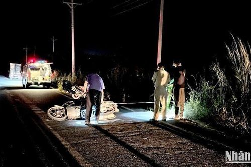 Bình Thuận: Xe máy lao vào rãnh dọc thoát nước, ba người thương vong