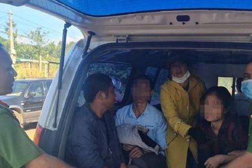 Giải cứu cháu bé bị cha mẹ nhốt nhiều ngày trong nhà