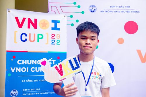 'Chàng trai Vàng' Tin học giải trí bằng đá bóng, chơi game