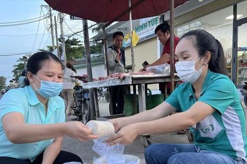 Công nhân chật vật mưu sinh cuối năm (kỳ 3): Tự cứu mình