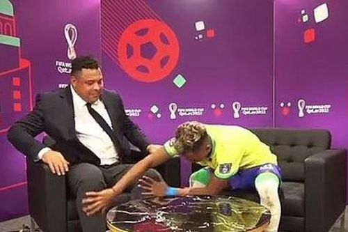 Sao Brazil dùng 'ma thuật' siêu hài hước, mong được ghi bàn như huyền thoại Ronaldo