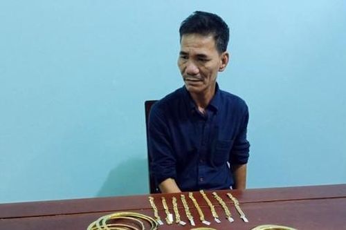 Tài xế xe khách trộm túi vàng trị giá hơn 400 triệu đồng của khách