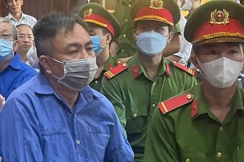 Cựu Giám đốc Bệnh viện Mắt TPHCM bị đề nghị mức án 8-9 năm tù