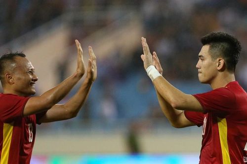 Lội ngược dòng thành công, đội tuyển Việt Nam đánh bại Borussia Dortmund