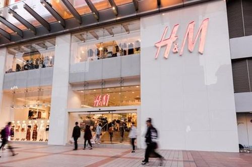 Thương hiệu H&M cắt giảm 1.500 việc làm để tiết kiệm chi phí