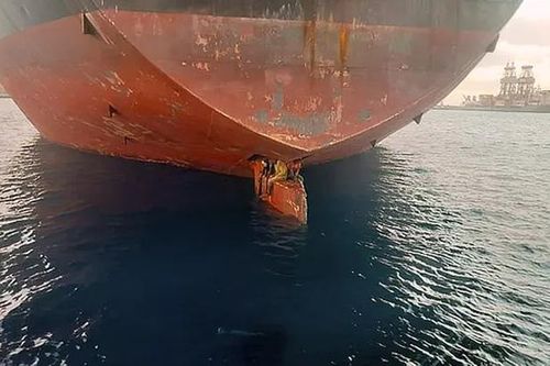 Ba người Nigeria may mắn sống sót sau 11 ngày nấp trên bánh lái tàu chở dầu
