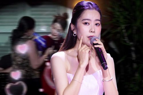 Nam Em được khán giả lớn tuổi 'cưng như trứng' mỗi khi đi hát, căn dặn hệt như con cháu trong nhà