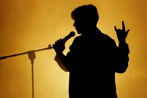 Nam ca sĩ nổi tiếng bị tố 'quỵt' tiền chu cấp nuôi con với bạn gái cũ trong 8 năm