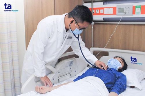TPHCM: Cô gái trẻ bị sốc phản vệ do tập thể dục quá sức