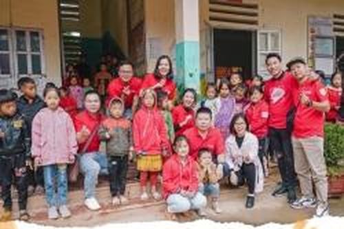 TNG Holdings Vietnam 'gieo' nụ cười trên môi trẻ thơ