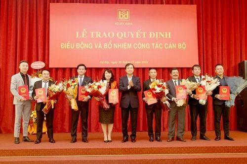 Bộ Xây dựng trao quyết định điều động và bổ nhiệm 9 cán bộ chủ chốt