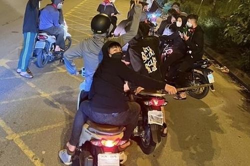 Bắt nhóm học sinh gây rối trật tự công cộng