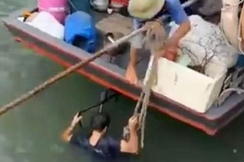 Vừa vớt được xác nam thanh niên nhảy cầu Bãi Cháy, lại thêm vụ nhảy xuống biển