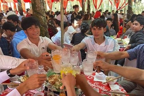 Đám cưới '3 không'